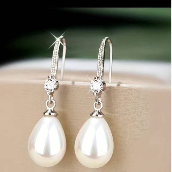 White Water Drop Imitation Pearl Shape Earrings Dangle - Picture 2 of 8